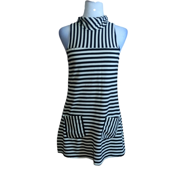 JJ Authentic Dresses & Skirts - JJ Authentic mini dress with line and pocket color white/black size L